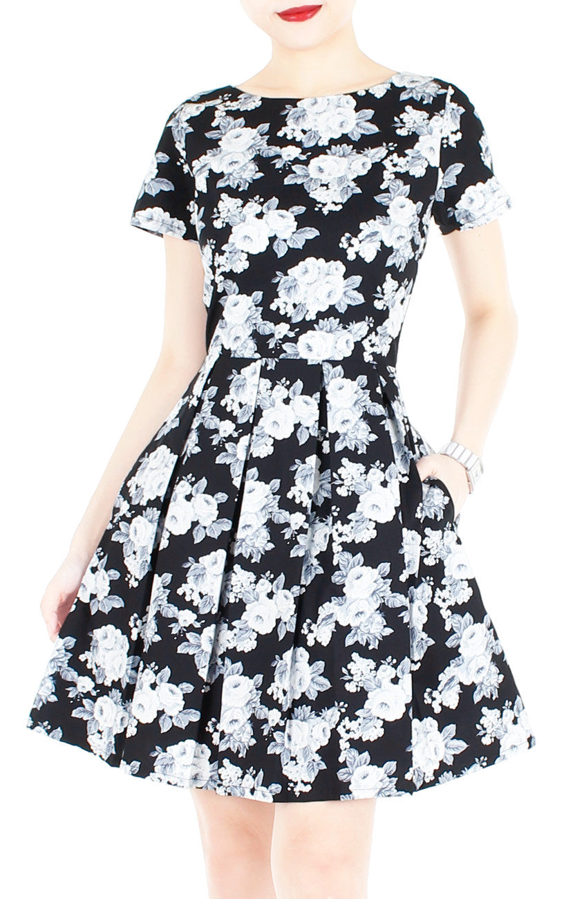 Secret Rose Garden Flare Dress in Short Sleeves - Black