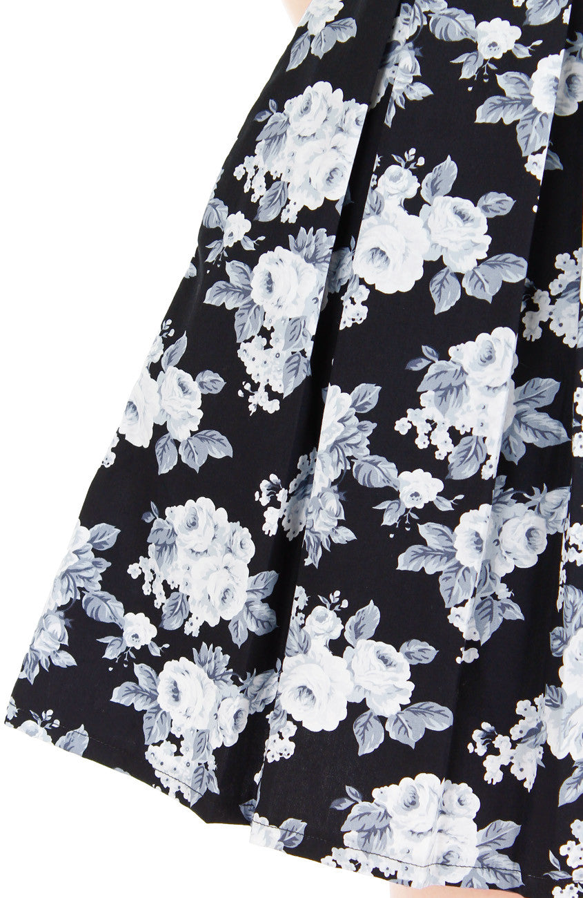 Secret Rose Garden Flare Dress in Short Sleeves - Black