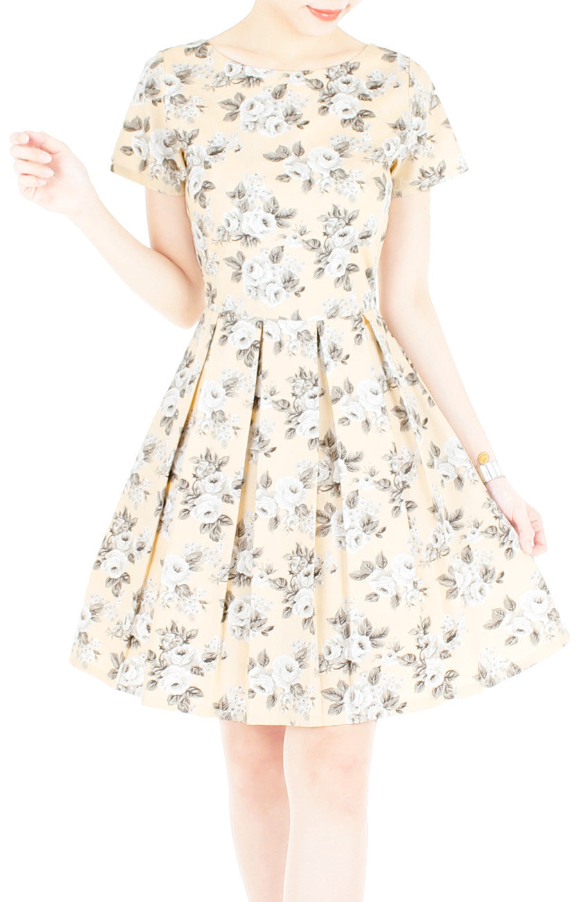 Secret Rose Garden Flare Dress in Short Sleeves - Pastel Orange