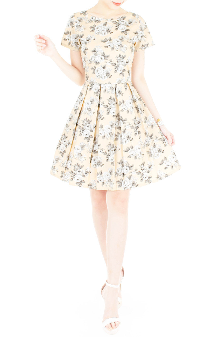 Secret Rose Garden Flare Dress in Short Sleeves - Pastel Orange