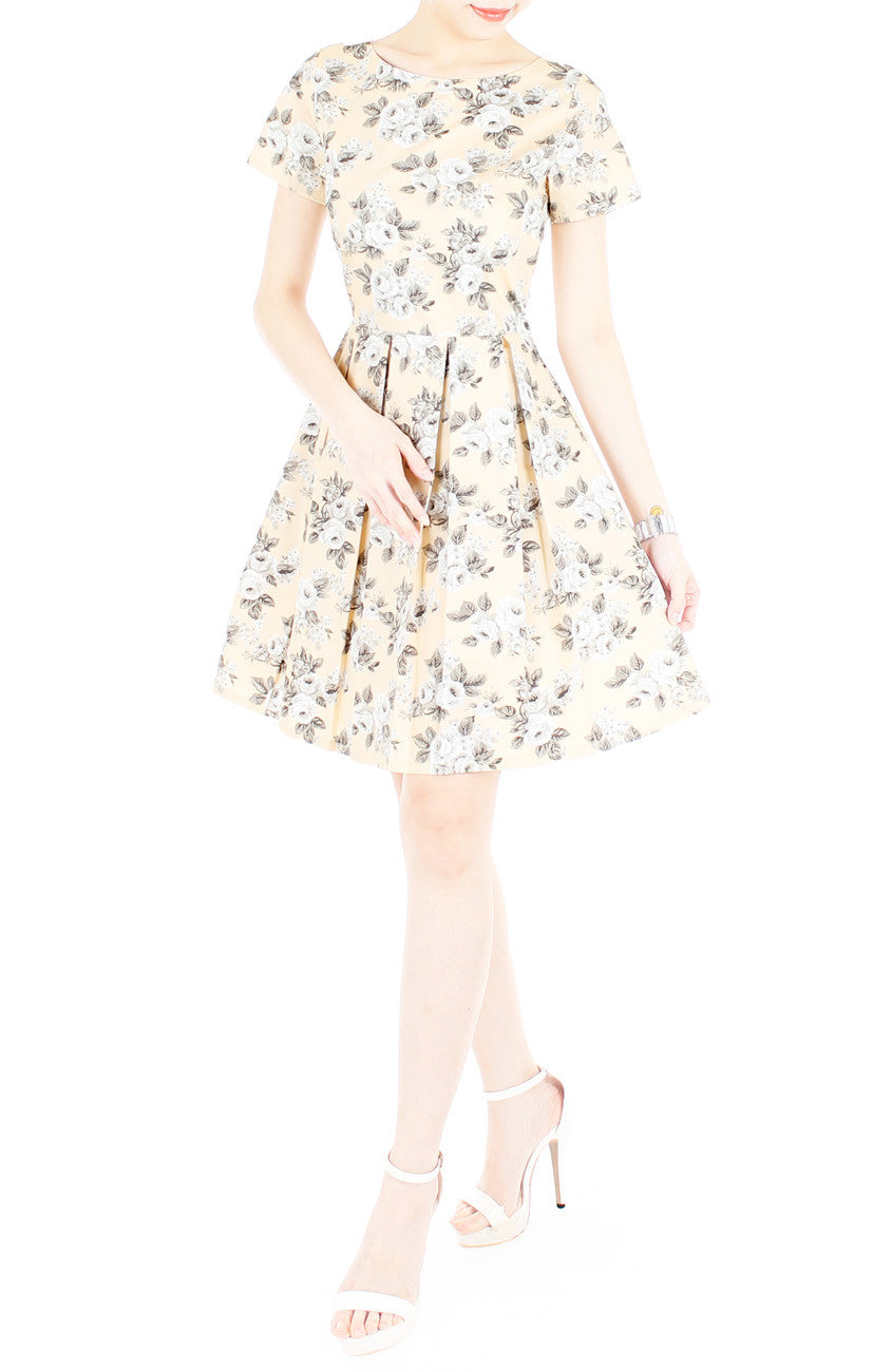 Secret Rose Garden Flare Dress in Short Sleeves - Pastel Orange