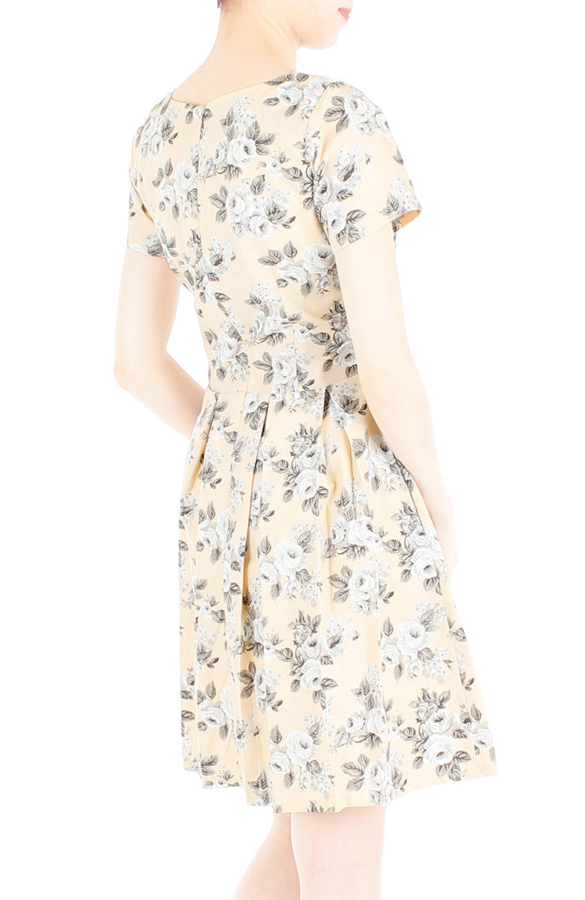 Secret Rose Garden Flare Dress in Short Sleeves - Pastel Orange