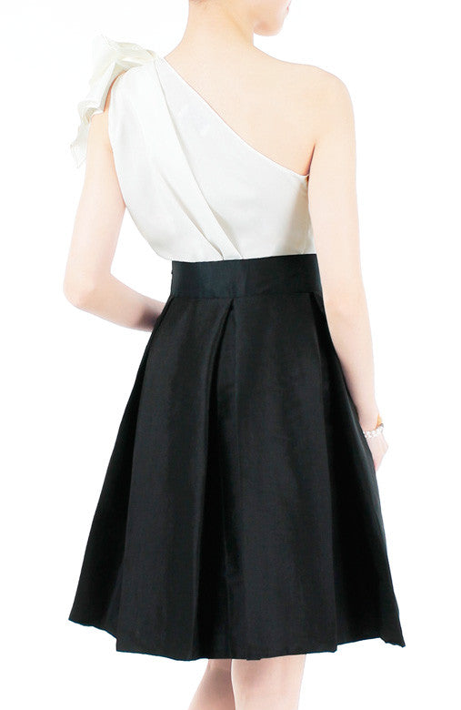 Great Grandeur Satin Skirt - Noir Black