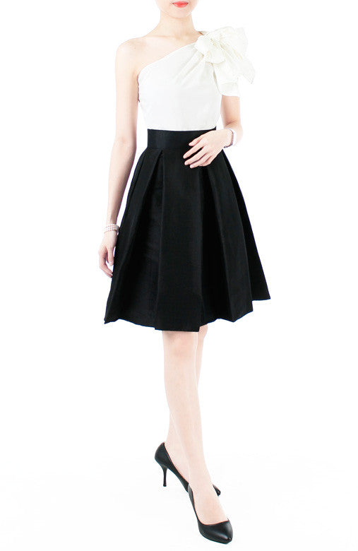 Great Grandeur Satin Skirt - Noir Black